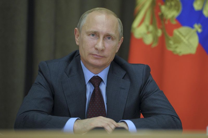 Путин снизил требование о продаже валюты экспортерами до 50%