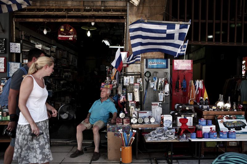 &copy; Reuters. Ένα σκαλί πριν την ανάκτηση επενδυτικής βαθμίδας η Ελλάδα