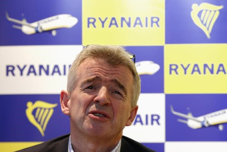 &copy; Reuters.  Ryanair lanza un 'profit warning' y arrastra a IAG en Bolsa