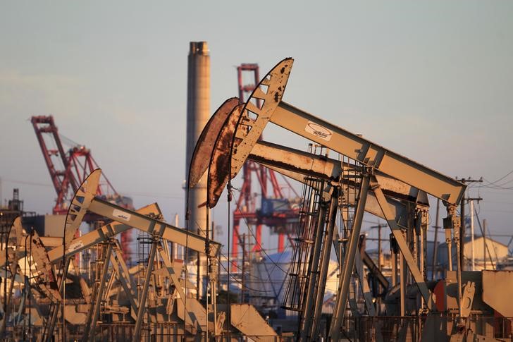 El petróleo de Texas sube un 3,20 %, hasta 76,22 dólares el barril