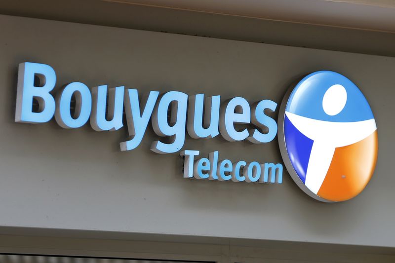 &copy; Reuters.  Bouygues perdió 28 millones de euros en el primer semestre, menos que en 2015