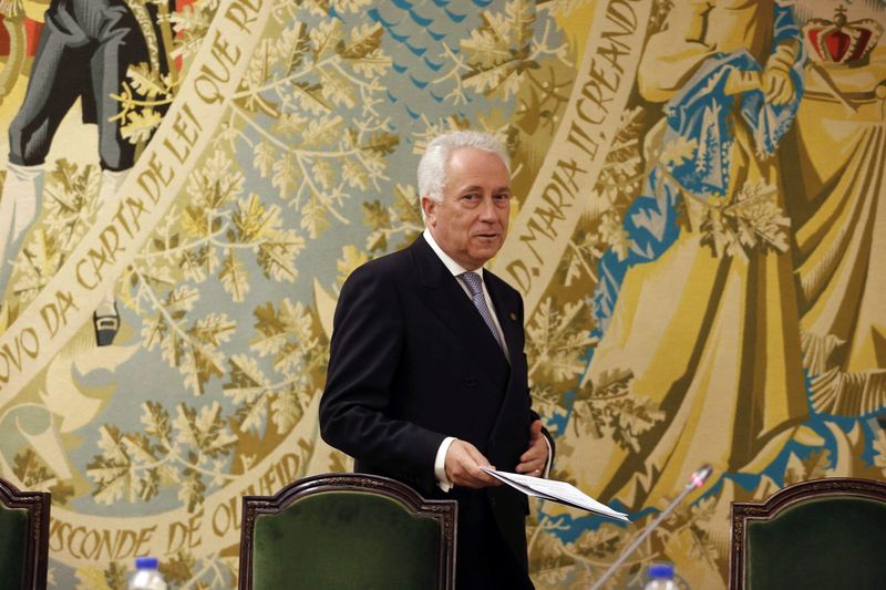&copy; Reuters.  El gobernador del Banco de Portugal reafirma su independencia pese a críticas