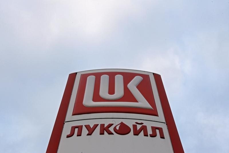 &copy; Reuters.  Rusya'nın ikinci büyük petrol şirketi Lukoil'in başkanı kalp yetmezliği nedeniyle hayatını kaybetti