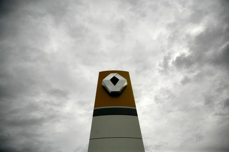 &copy; Reuters.  Fransız otomobil üreticisi Renault hisseleri geçen hafta şirket ofislerinin arandığı haberinin ardından %20 düştü