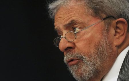 Lula informa aos ministros que fará trocas no 1º escalão