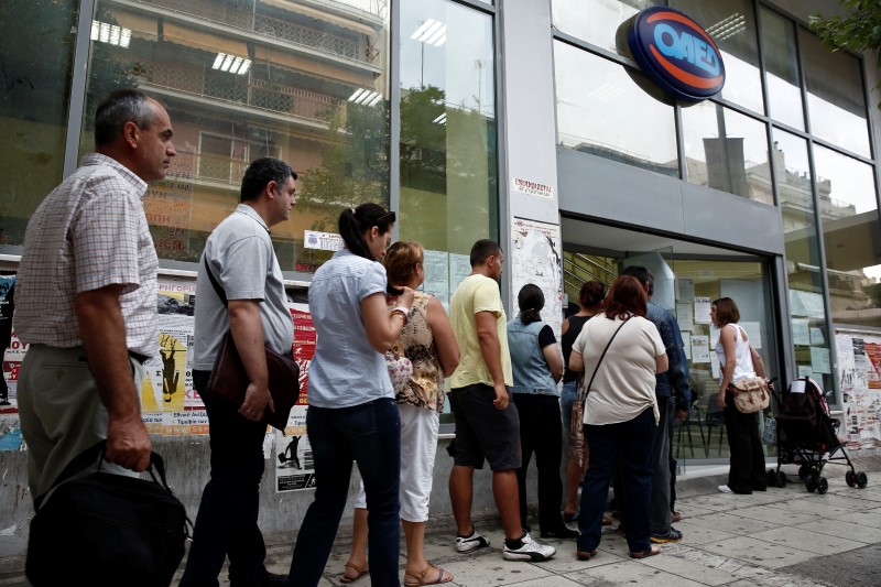 &copy; Reuters.  La tasa de desempleo en Grecia subió una décima hasta el 20,8 % en febrero