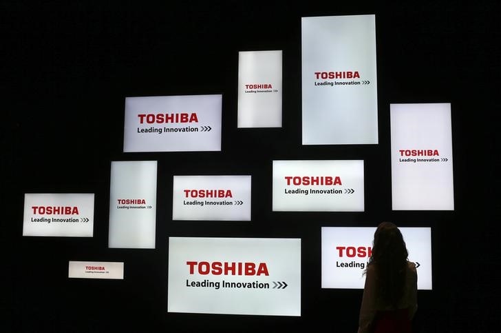 &copy; Reuters.  Toshiba sube con fuerza en Bolsa por la posible venta de otra de sus ramas