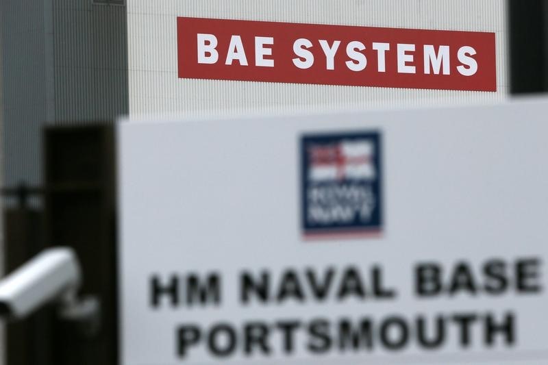 &copy; Reuters.  La empresa de defensa BAE Systems redujo su beneficio un 9 % hasta junio