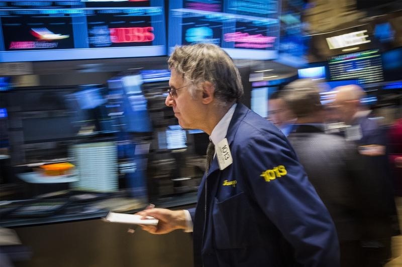 Stocks - Market Closes Little Changed as Traders Cautiously Await Earnings