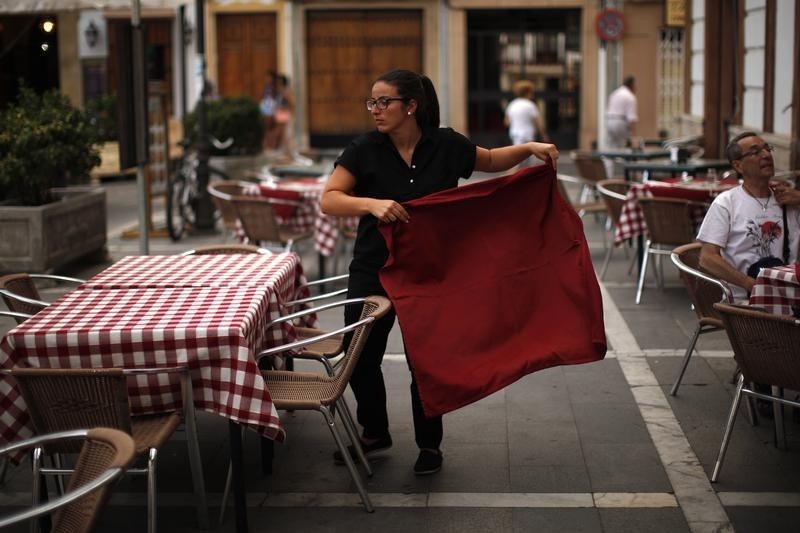 &copy; Reuters.  El pago con tarjeta en restaurantes se incrementa un 4 %, según Bankinter