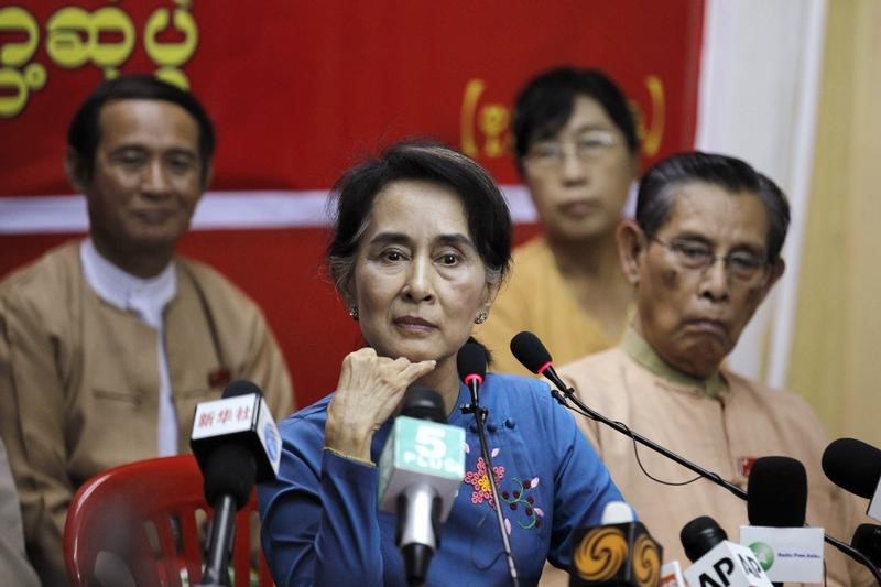 &copy; Reuters.  Primer presidente de Myanmar sin lazos militares en más de 50 años asume cargo