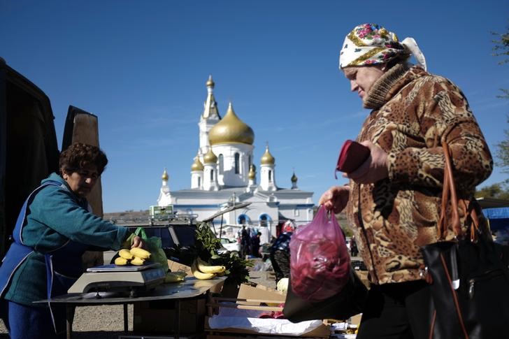 &copy; Reuters.  Экономисты ВШЭ: в 2019 году россиянам не хватит денег