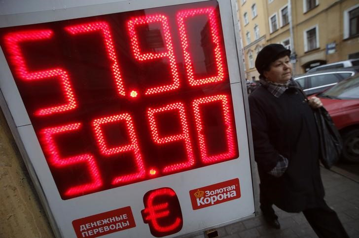 Рубль подорожал на 1%, обновив максимум с июля 2015 года