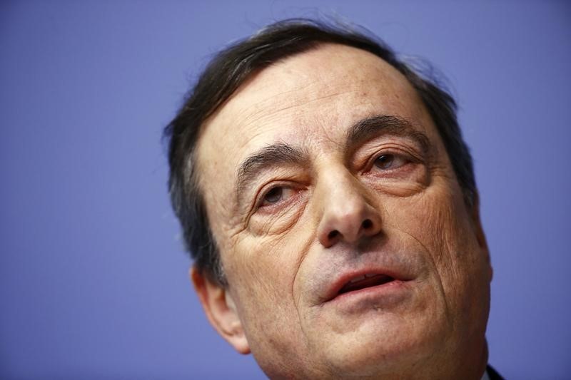 &copy; Reuters.  ЕЦБ столкнулся с пробелами в понимании новых реалий -- Драги