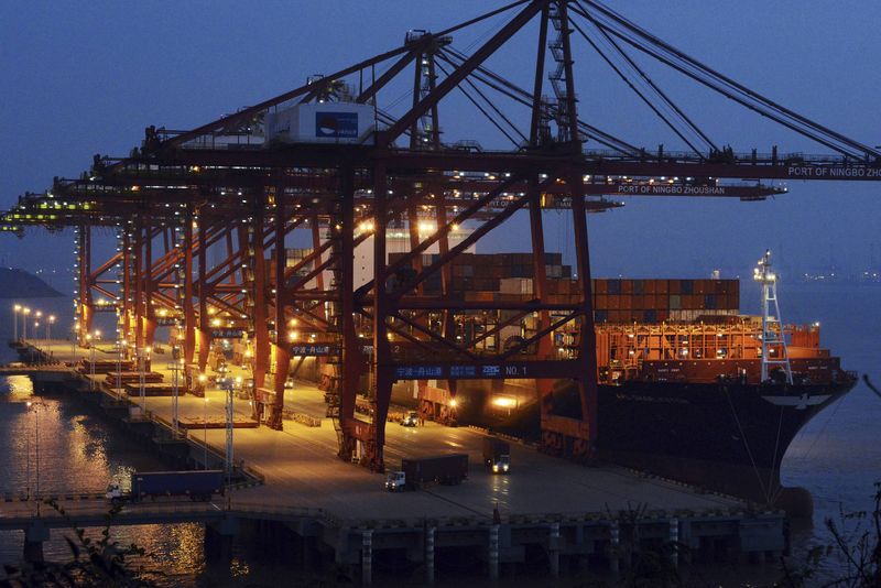 &copy; Reuters.  Hamburg 2015 port volume forecasts slashed on China, Russia