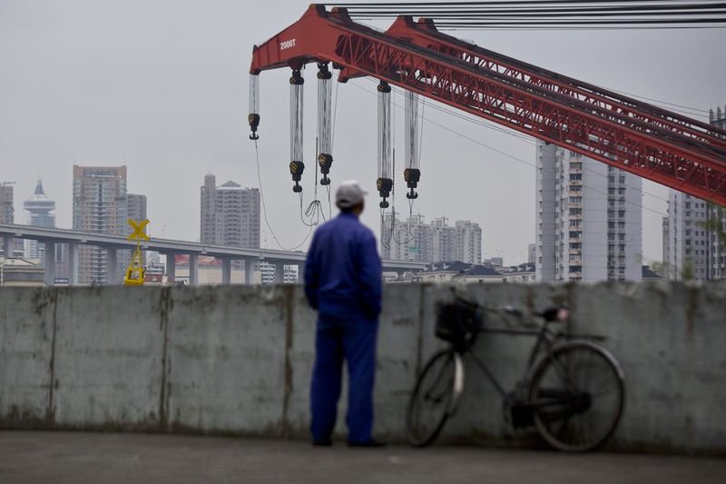 &copy; Reuters.  China’s Official Manufacturing Gauge Worsens Amid Trade War