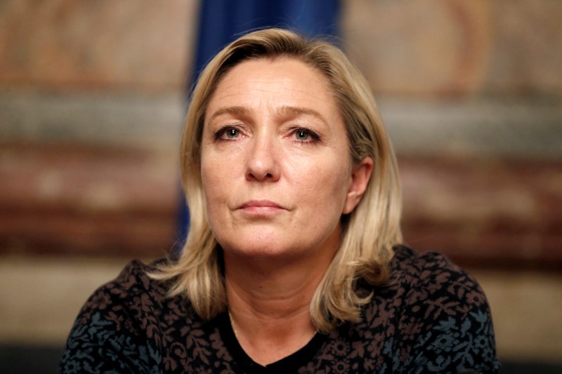© Reuters. FILE PHOTO - Thierry Legier, the bodyguard of Marine Le Pen, French National Front (FN) political party leader and candidate for French 2017 presidential election, stands near as she visits the Salon des Entrepreneurs Fair in Paris