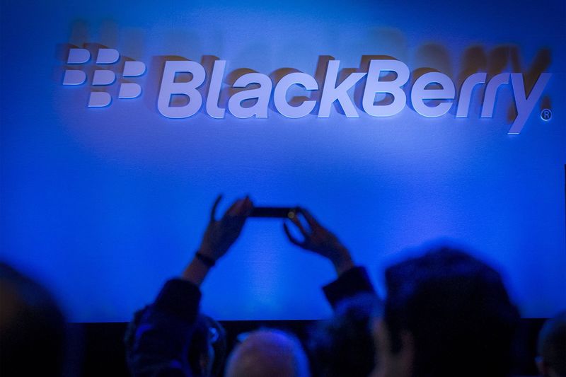 BlackBerry cai apesar de resultados acima do esperado; crescimento é visto com cautela