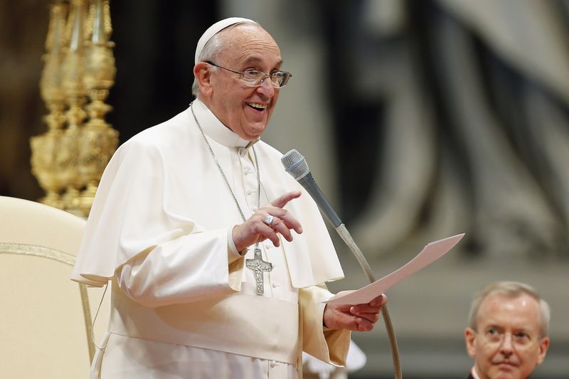 &copy; Reuters.  Papa pede humildade a poderosos em participação inesperada em conferência TED
