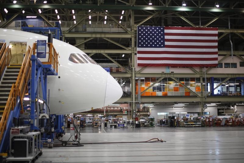 Boeing orders rise, deliveries decline in October