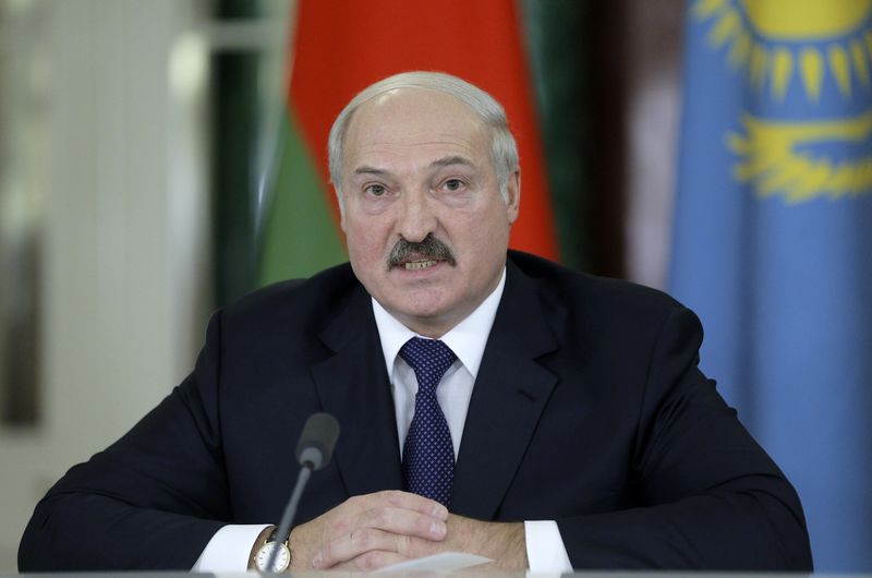 &copy; Reuters.  Лукашенко против досрочных президентских выборов