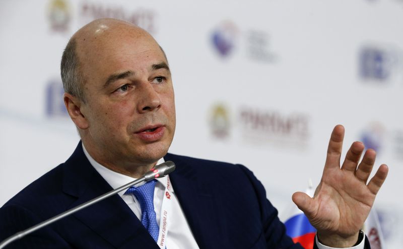 &copy; Reuters.  Силуанов не видит оснований говорить о волатильности рубля