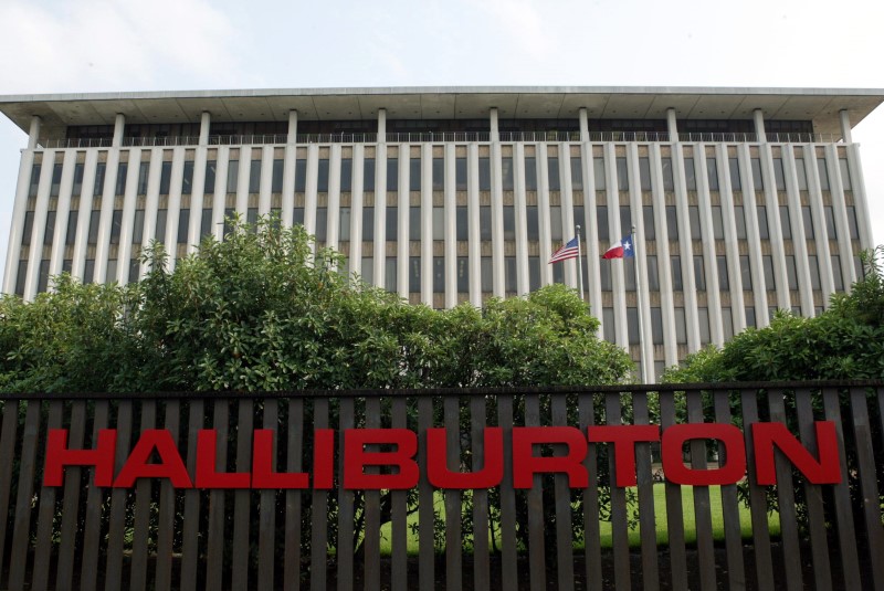 &copy; Reuters.  Квартальная прибыль Halliburton сократилась более чем в 14 раз 