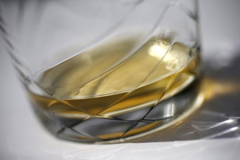 &copy; Reuters.  В прошлом году экспорт шотландского виски упал до 10-летнего минимума