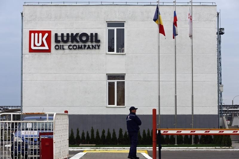 &copy; Reuters.  Russia's Lukoil says it's time to raise global oil production