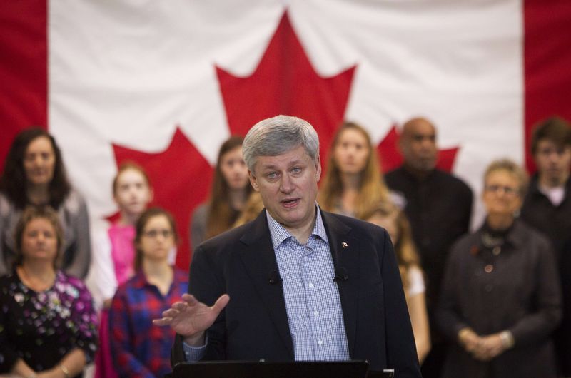 &copy; Reuters.  UPDATE 1-Rivals accuse Canadian PM of pushing ban on veils to win votes