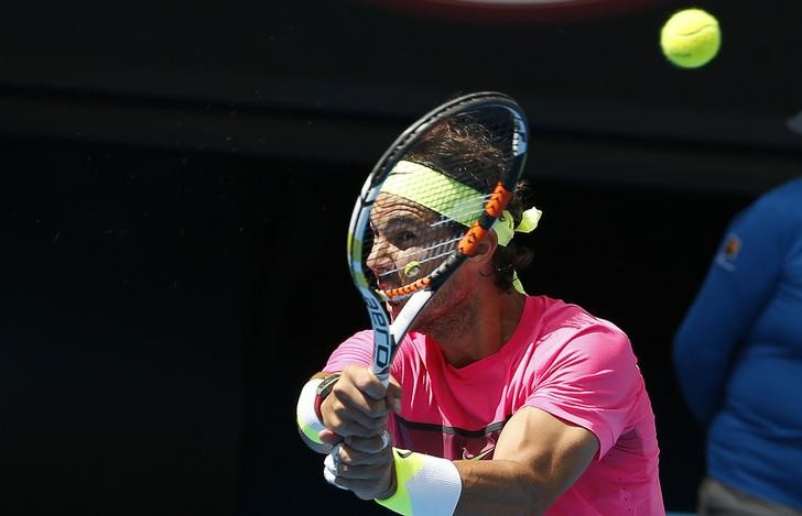&copy; Reuters.  Nadal cae en segunda ronda de Wimbledon, Federer y Murray ganan