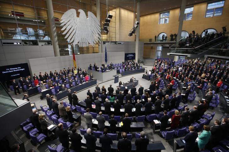 &copy; Reuters.  El parlamento alemán vota la prórroga a las ayudas a Grecia