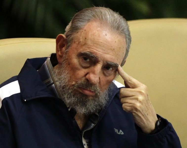 &copy; Reuters.  Fidel Castro felicita Tsipras por "brilhante" vitória no referendo da Grécia
