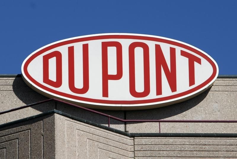 DuPont Earnings Beat, Revenue Misses In Q3