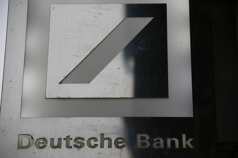 &copy; Reuters.  Acções europeias sobem com recuperação Deutsche Bank