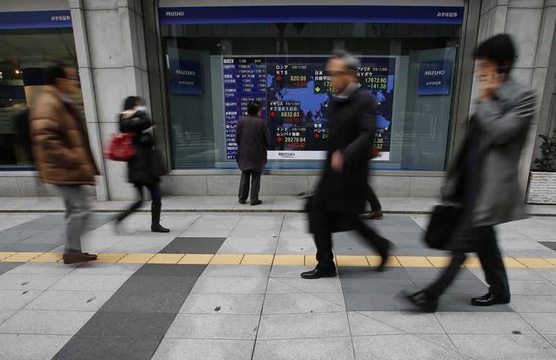 Asian Stocks Down, Investors Continue to Digest Omicron Risk