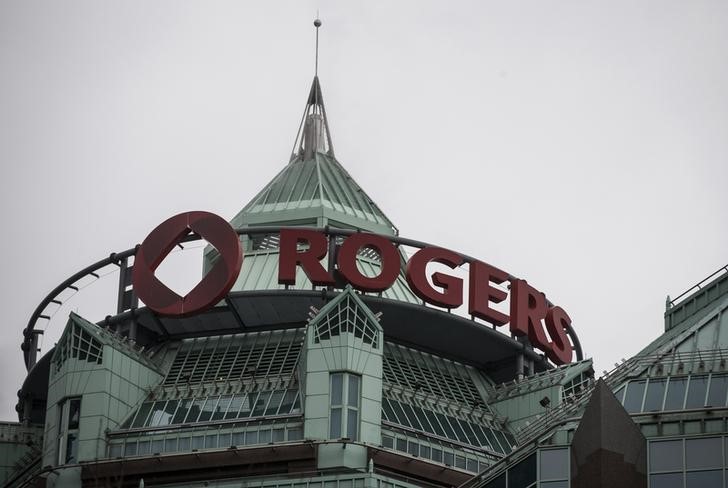 &copy; Reuters.  Rogers Communications quarterly profit falls 8 pct
