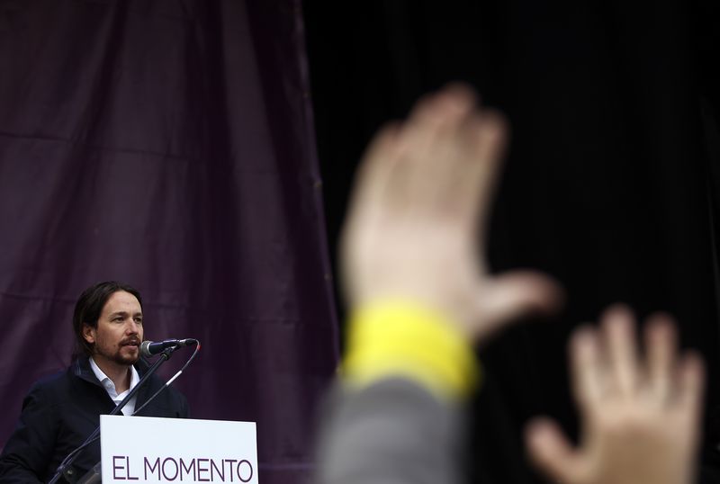 © Reuters. Podemos consultará a sus bases sobre el apoyo a un Gobierno de PSOE y C's