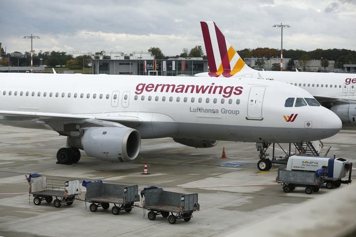 &copy; Reuters.  Germanwings diz que avião caiu após descida de 8 minutos