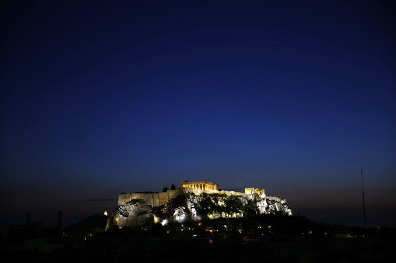&copy; Reuters.  Σε χαμηλό 4 εβδομάδων οι αποδόσεις των ελληνικών ομολόγων μετά την ελάφρυνση χρέους