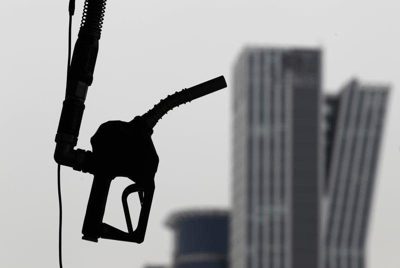 Los Angeles gasoline retreats in last day for trading October products
