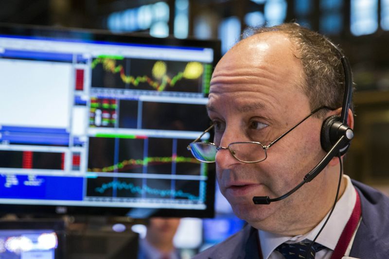 Wall Street cierra en mixto y el Dow Jones baja un 0,56 %