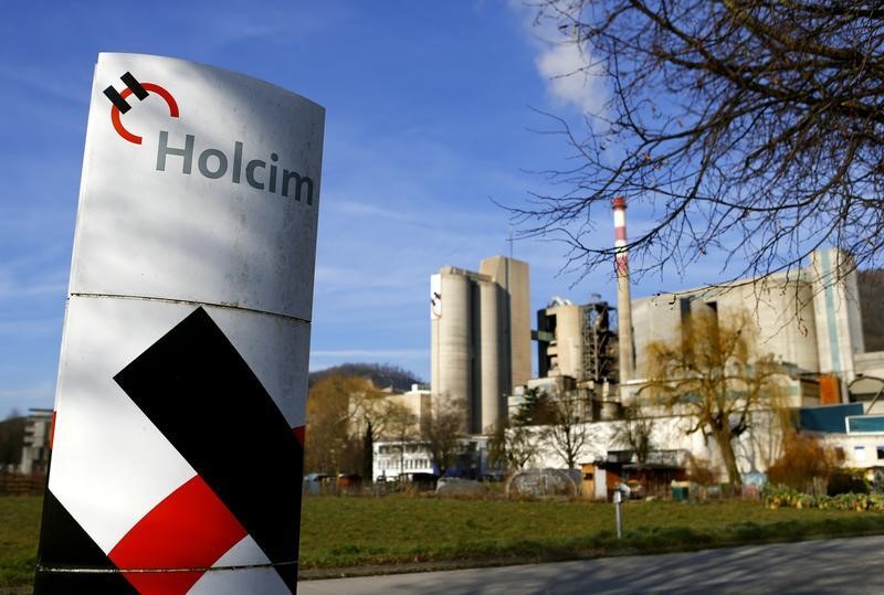 &copy; Reuters.  Holcim está aberta a ceder assento em Conselho a Eurocement para salvar fusão