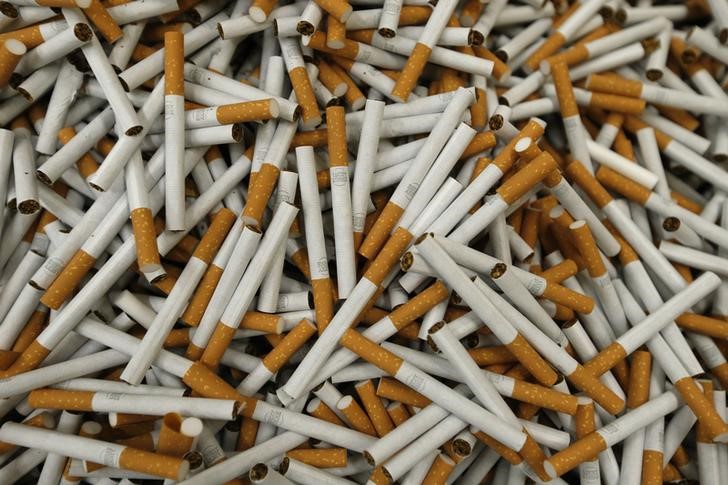 &copy; Reuters.  ΠΟΥ: Μειώνεται το κάπνισμα παγκοσμίως αλλά ανησυχητικά τα νέα για τους έφηβους καπνιστές