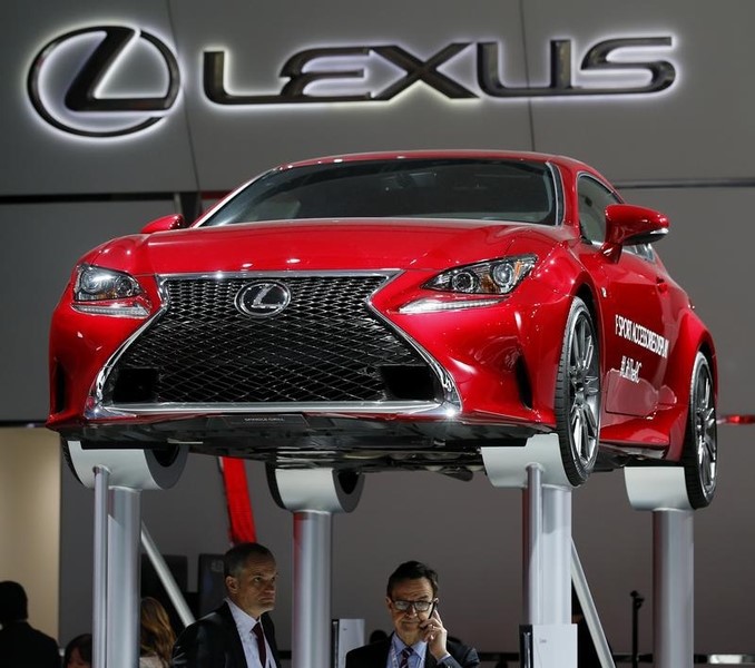 &copy; Reuters.  Toyota отзывает в РФ 1,2 тыс. автомобилей Lexus RX и ES