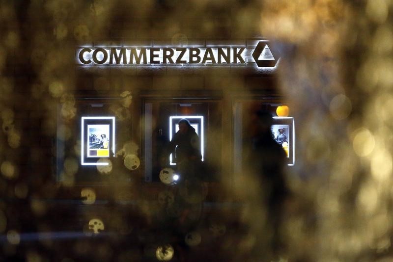 كوميرز بنك: مناقشات بنك إنجلترا لخفض الفائدة تضغط على الاسترليني