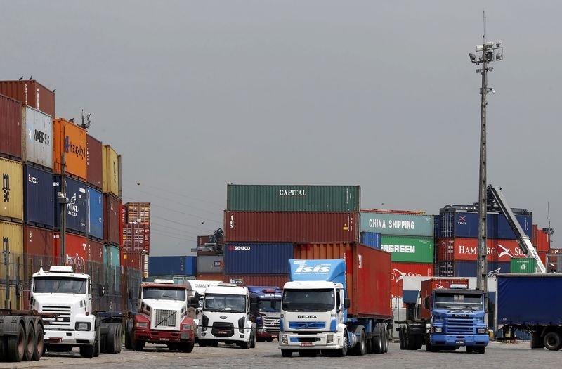 Şubat'ta ithalat, ihracatı aştı; dış ticaret açığı %135 arttı