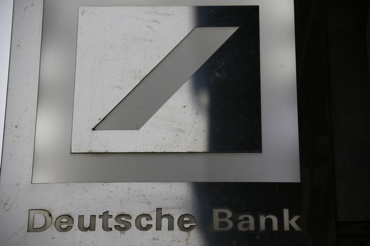 &copy; Reuters.  Postbank-Aktionäre beschließen vorübergehenden Börsen-Abschied