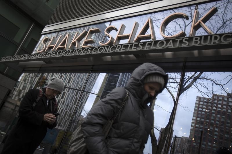 &copy; Reuters.  Shares in Shake Shack fell sharply on Monday amid lower than expected same-store sales