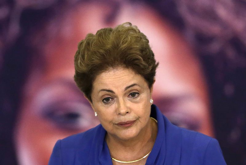 &copy; Reuters.  RPT-ACTUALIZA 1-Presidenta de Brasil dice nunca consideró renunciar pese a pedidos de juicio político